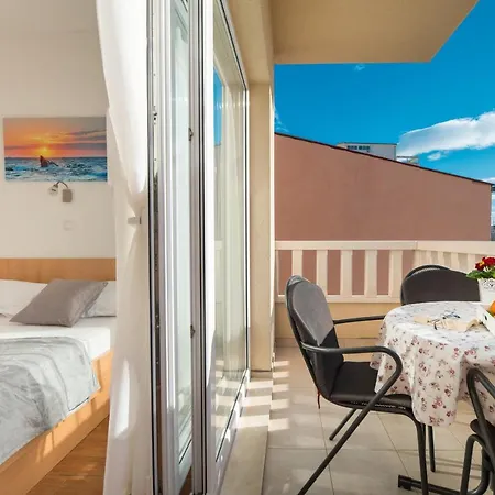 Lelas מאקרסקה