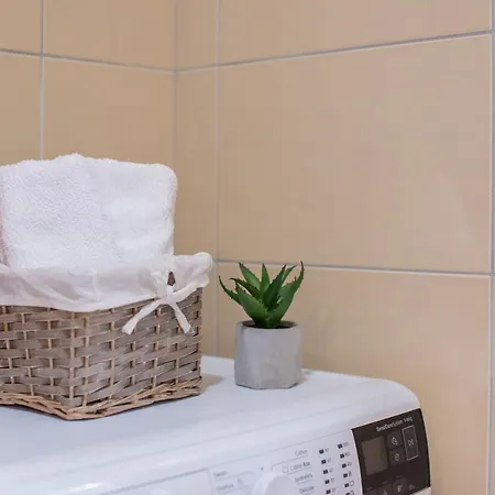 Lelas מאקרסקה