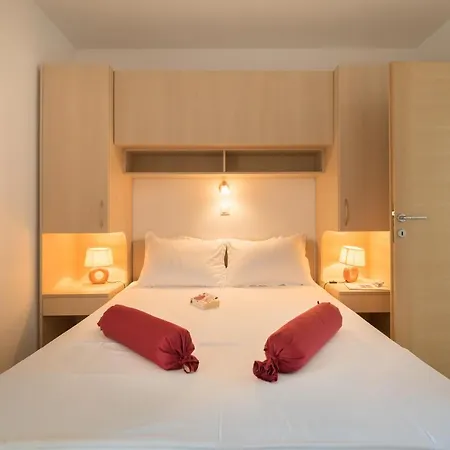 Lelas * מאקרסקה