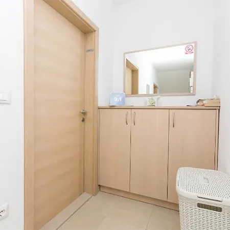 Apartment Lelas *
